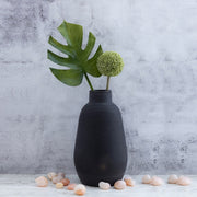 JARRÓN DE TERRACOTA NEGRA BOTELLA