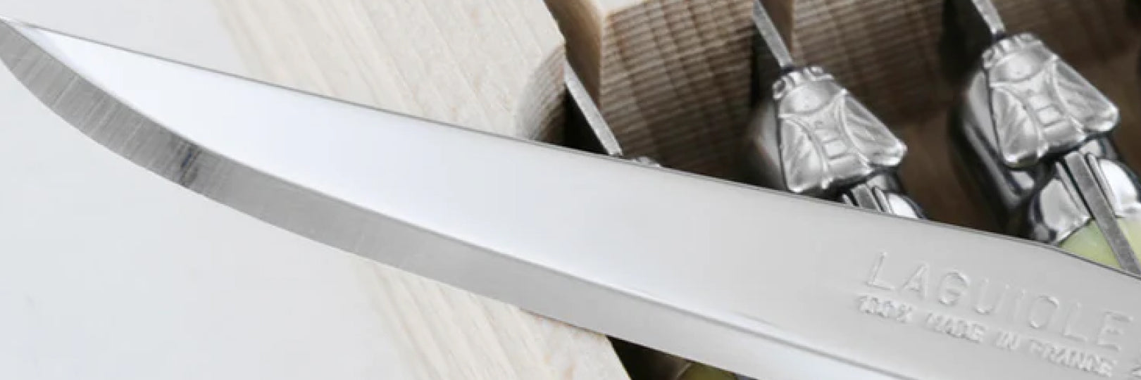 CUCHILLERÍA Y APERRITIVO