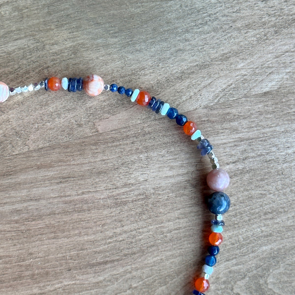 COLLAR NARCISO CORTO AZUL/NARANJO