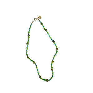 COLLAR NARCISO CORTO VERDE HOJA