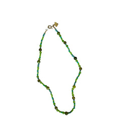 COLLAR NARCISO CORTO VERDE HOJA