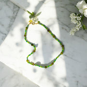 COLLAR NARCISO CORTO VERDE HOJA