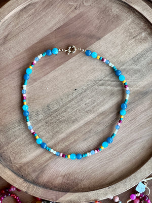 COLLAR NARCISO CORTO CELESTE MULTICOLOR
