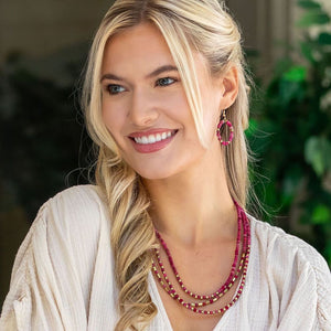 COLLAR TELA TRIPLE FUCSIA DORADO